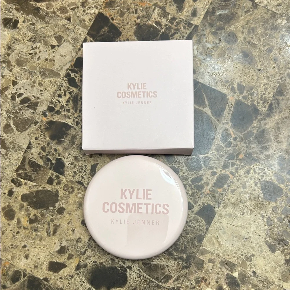 Kylie Cosmetics Soft Pink mirror Compact - Picture 1 of 2